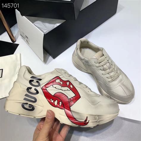 gucci môi bẩn